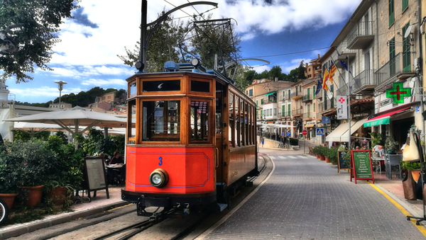 Sóller tram passing in front of the restaurants of the Port